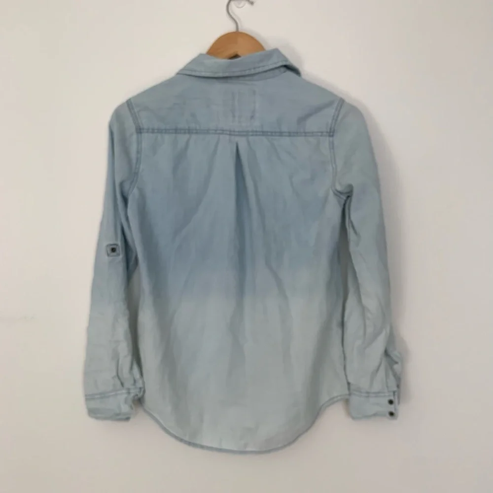 🪴Arizona denim blue embroidered button-up shirt top - Picture 4 of 6